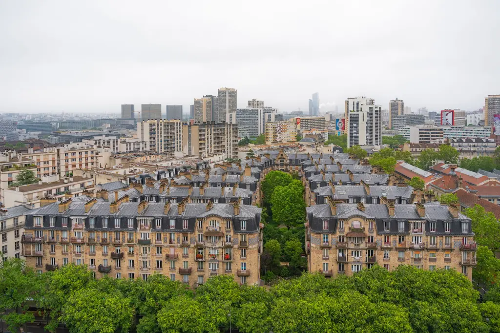 Vue aérienne d’immeubles et d’arbres