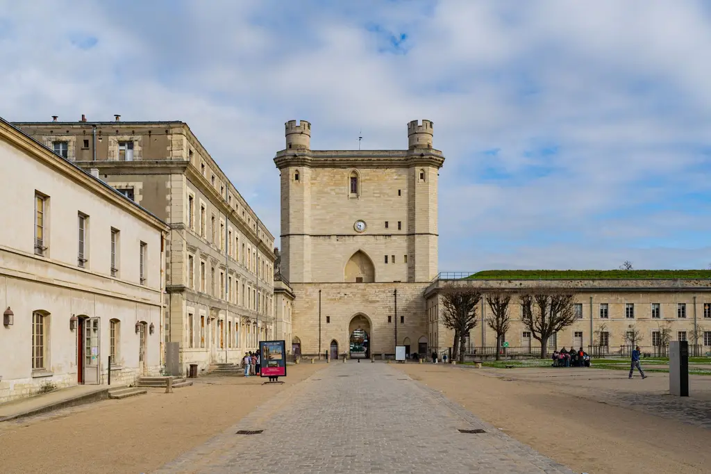 La cour du château de Vincennes