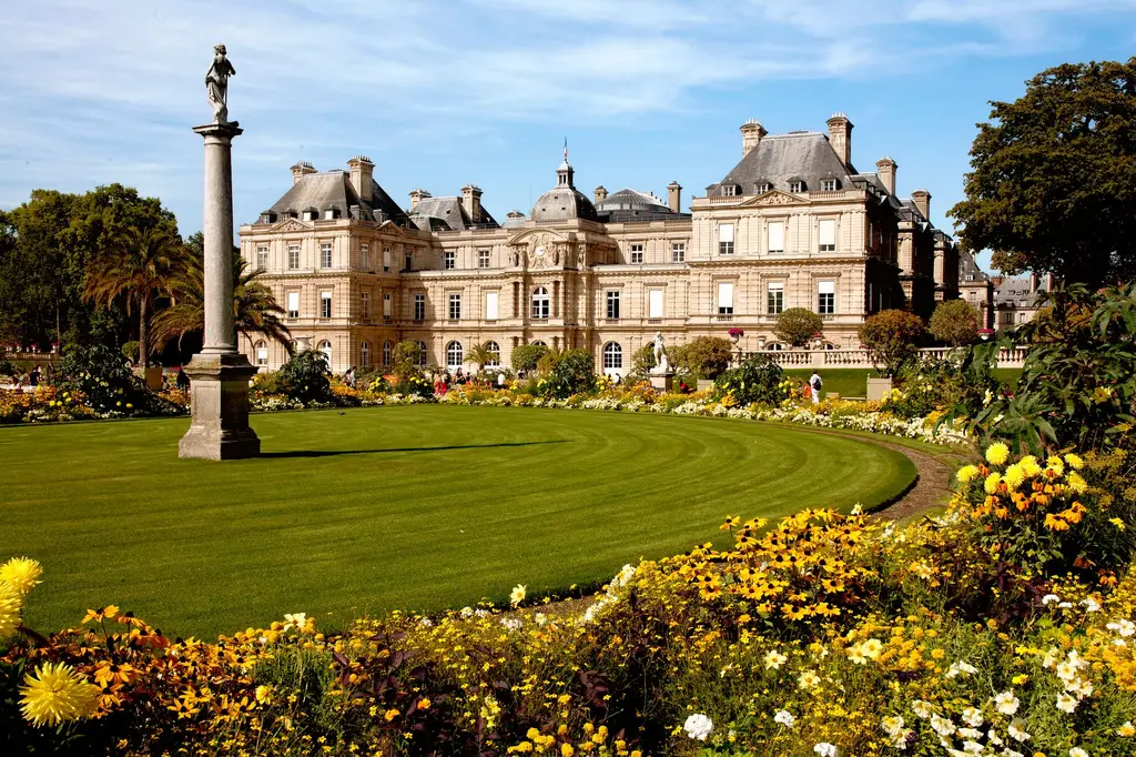 Le palais et les jardins du Luxembourg au printemps